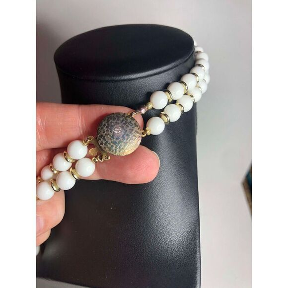 1252 Vintage Layered white & Gold tone Necklace 18" ** - Picture 2 of 2